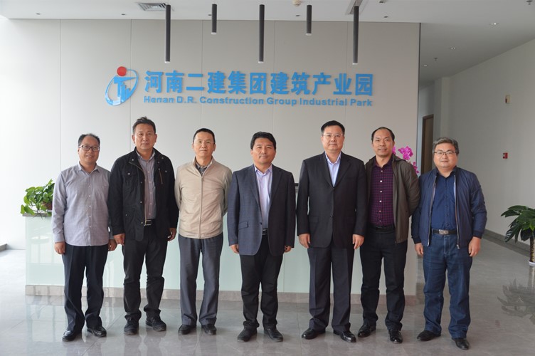 集团合影留念_副本.jpg 集团合影留念_副本.jpg