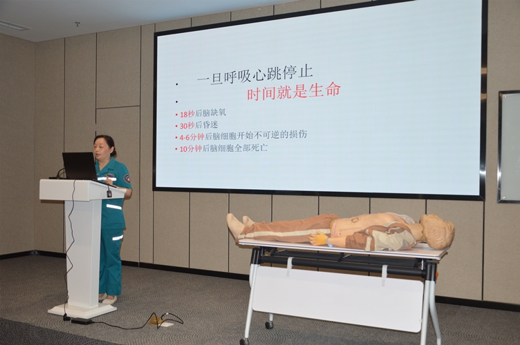 图片1:心肺复苏术讲解及现场真人模拟操作-1_副本.jpg 图片1:心肺复苏术讲解及现场真人模拟操作-1_副本.jpg